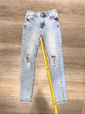 DL1961 Light Wash Distressed Skinny Jeans
